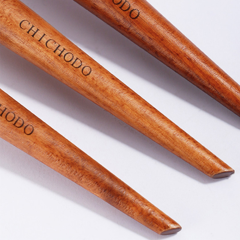 Amber Series Makeup Brush Carved Tube, Synthetic Hair Liquid Foundation & BB Brush, Professional Makeup Tool