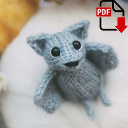 Tiny Bat knitting pattern. Knitted amigurumi bat miniature step by step tutorial. DIY Halloween tiny gift.