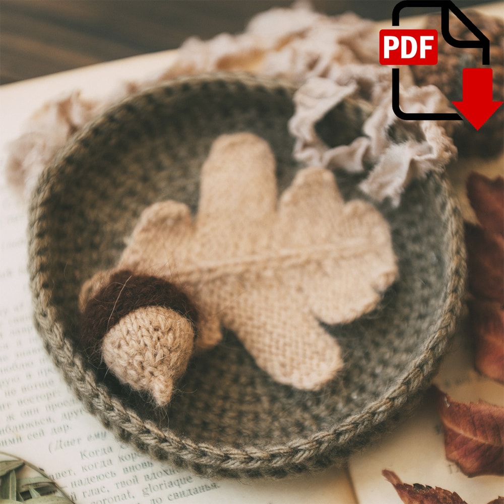 Knitted_oak_leaf_and_acorn_Inspire.jpg