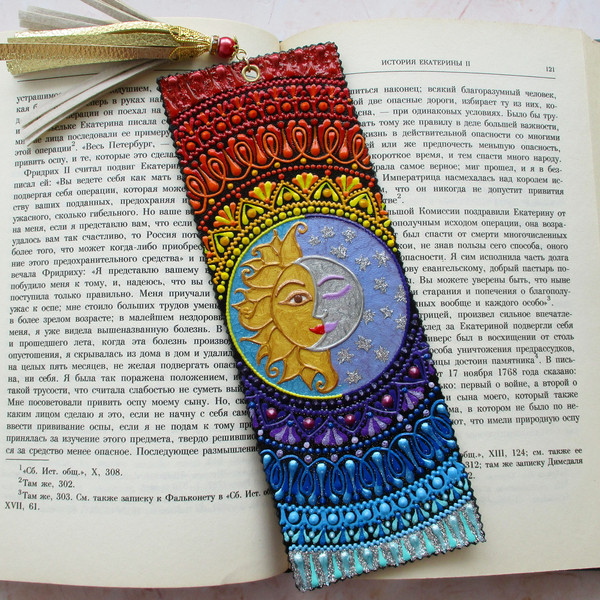 Handcrafted-personalized-leather-bookmark.JPG