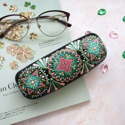 Glasses case hard, Hand painted glasses holder, Eyeglass case for women, Reading glasses case personalized - Green, Pink