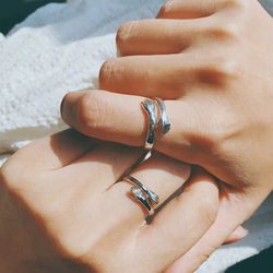 silver hug ring, 1.9 cm diameter