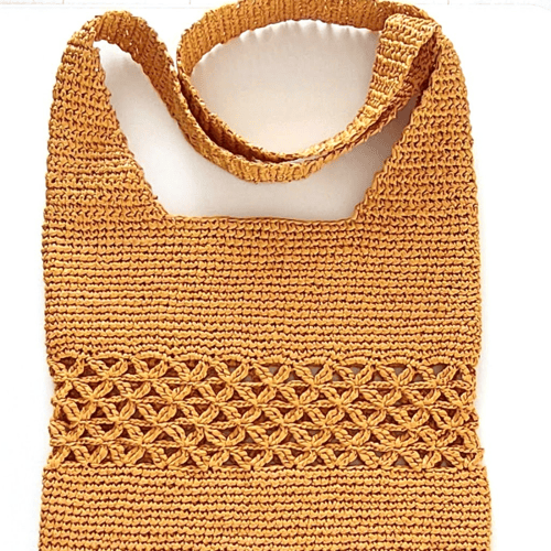 Straw tote bag with a cute argue trim for the beach party!