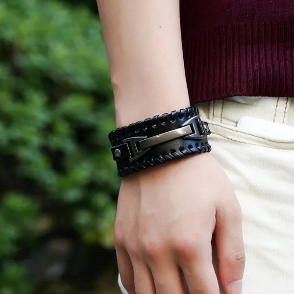 Leather bracelet black (1).png