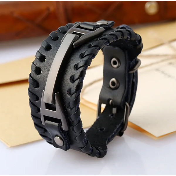 Leather bracelet black (3).png