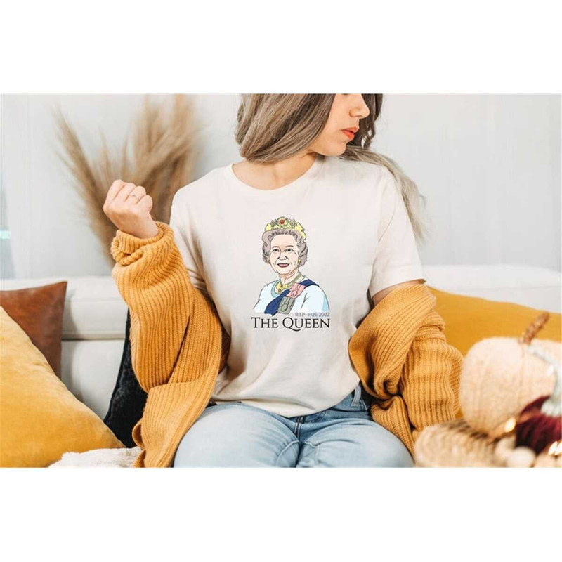 RIP Queen Elizabeth Shirt, Rest In Peace Elizabeth II, RIP Majesty The Queen, Queen Of England Since 1952, Commemorative 1.jpg