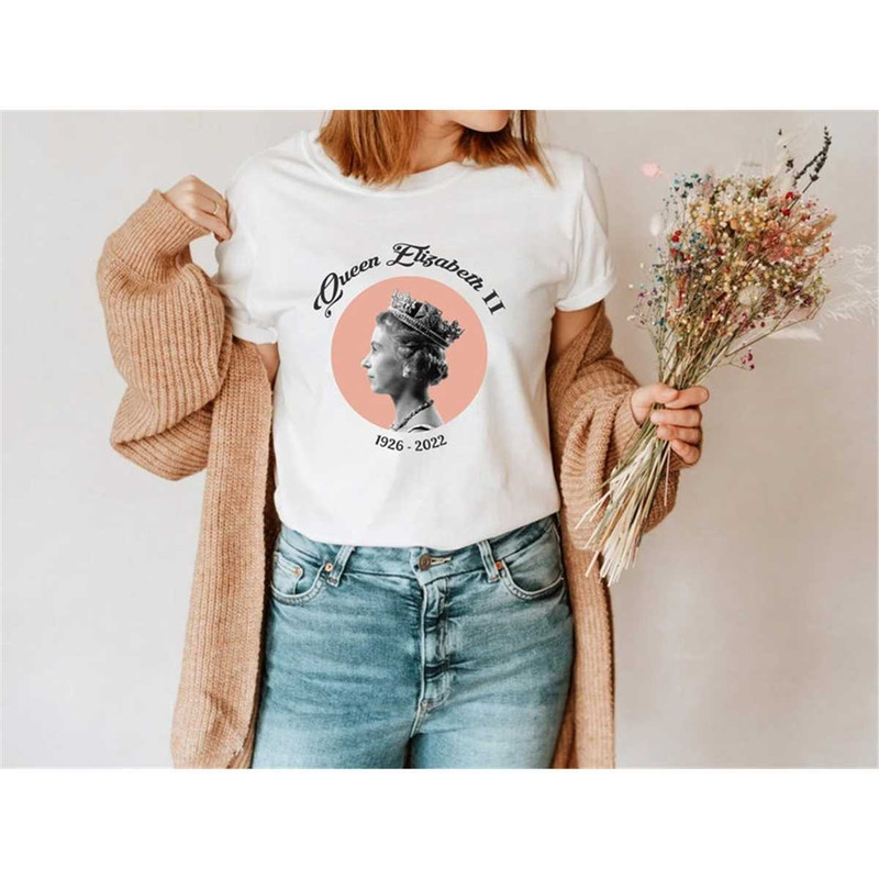 RIP Queen Elizabeth Shirt, Rest In Peace Elizabeth II, RIP Majesty The Queen, Queen Of England Since 1952, Commemorative 2.jpg