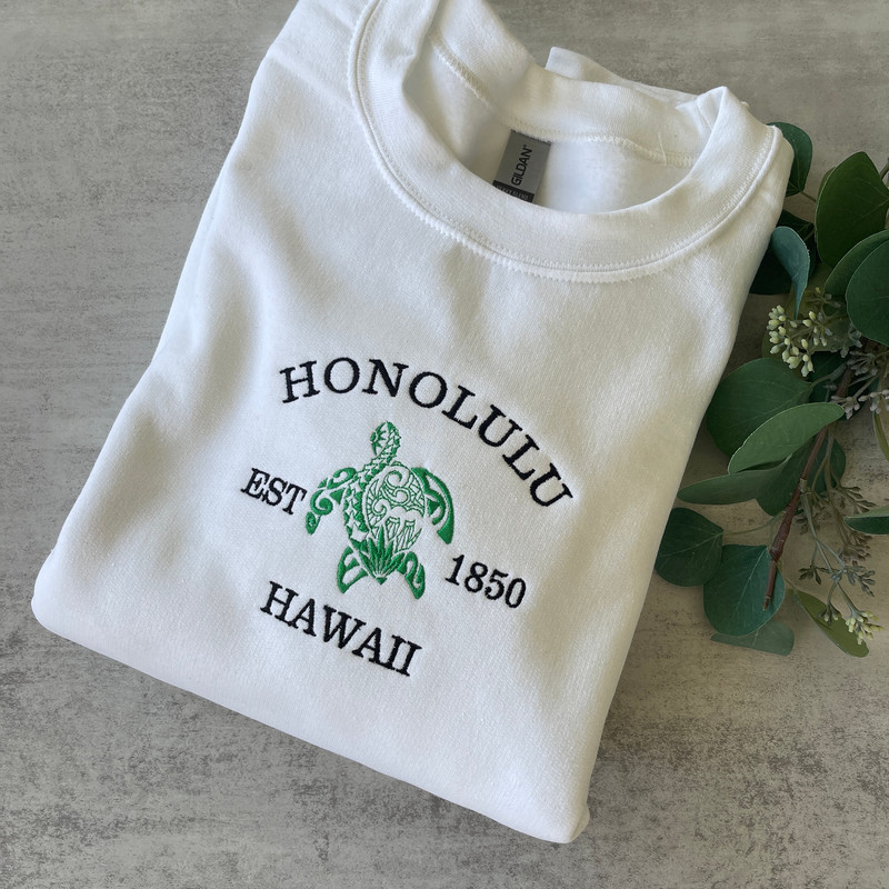 Embroidered Honolulu Hawaii Sweatshirt, Hawaii Hoodie, Crewneck Sweatshirt, Graphic Sweatshirt, Trendy Sweatshirt, Aesthetic Sweatshirt.jpg