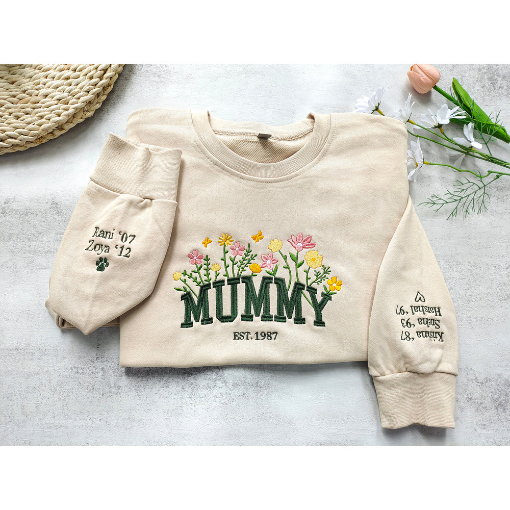 Custom Mummy Embroidered Floral Sweatshirt,Personalised Mama Crewneck With Kids Names, Heart On Sleeve, Gift For New Mom, Mother's Day Gift 1.jpg