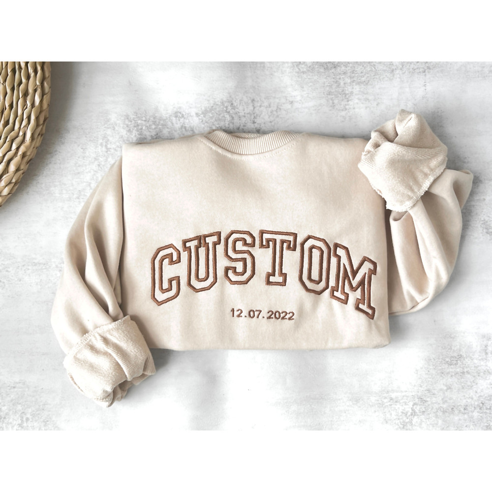 Custom personalized embroidered sweatshirt Alphabet Embroidery College Sweatshirt Varsity Sweatshirt.jpg
