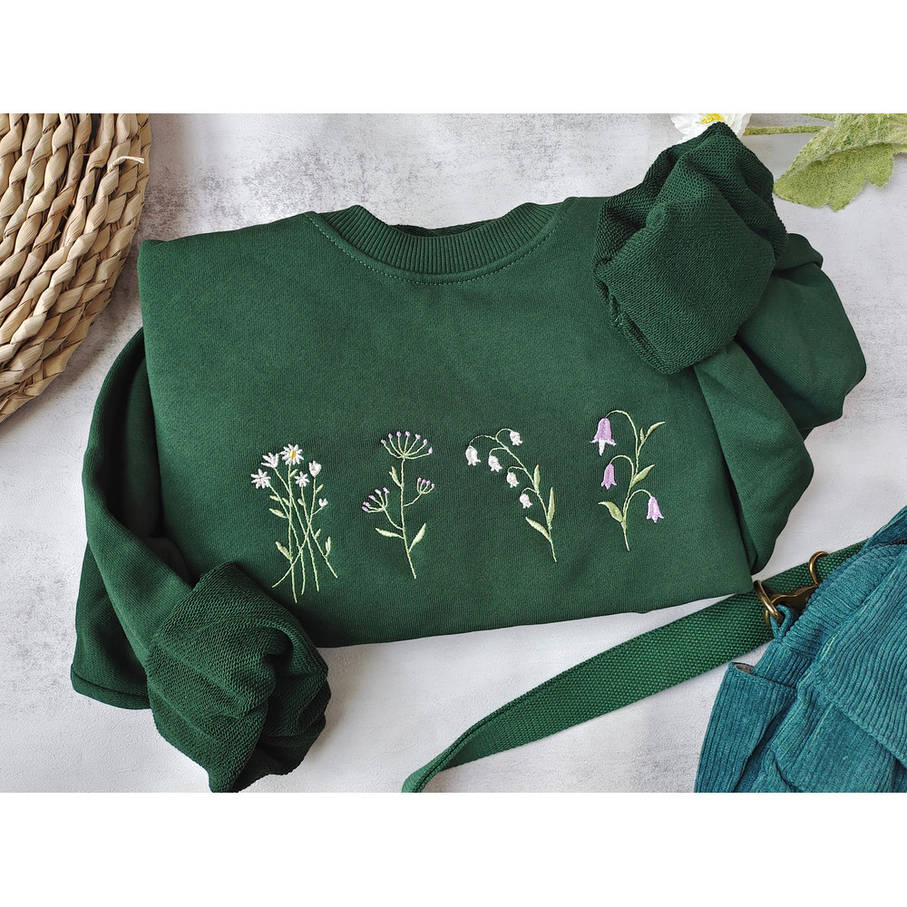 Cute Wildflowers embroidered crewneck-Dark green daisy sweatshirt-Floral embroidered sweatshirt-Gifts for her,Gifts for Mom.jpg