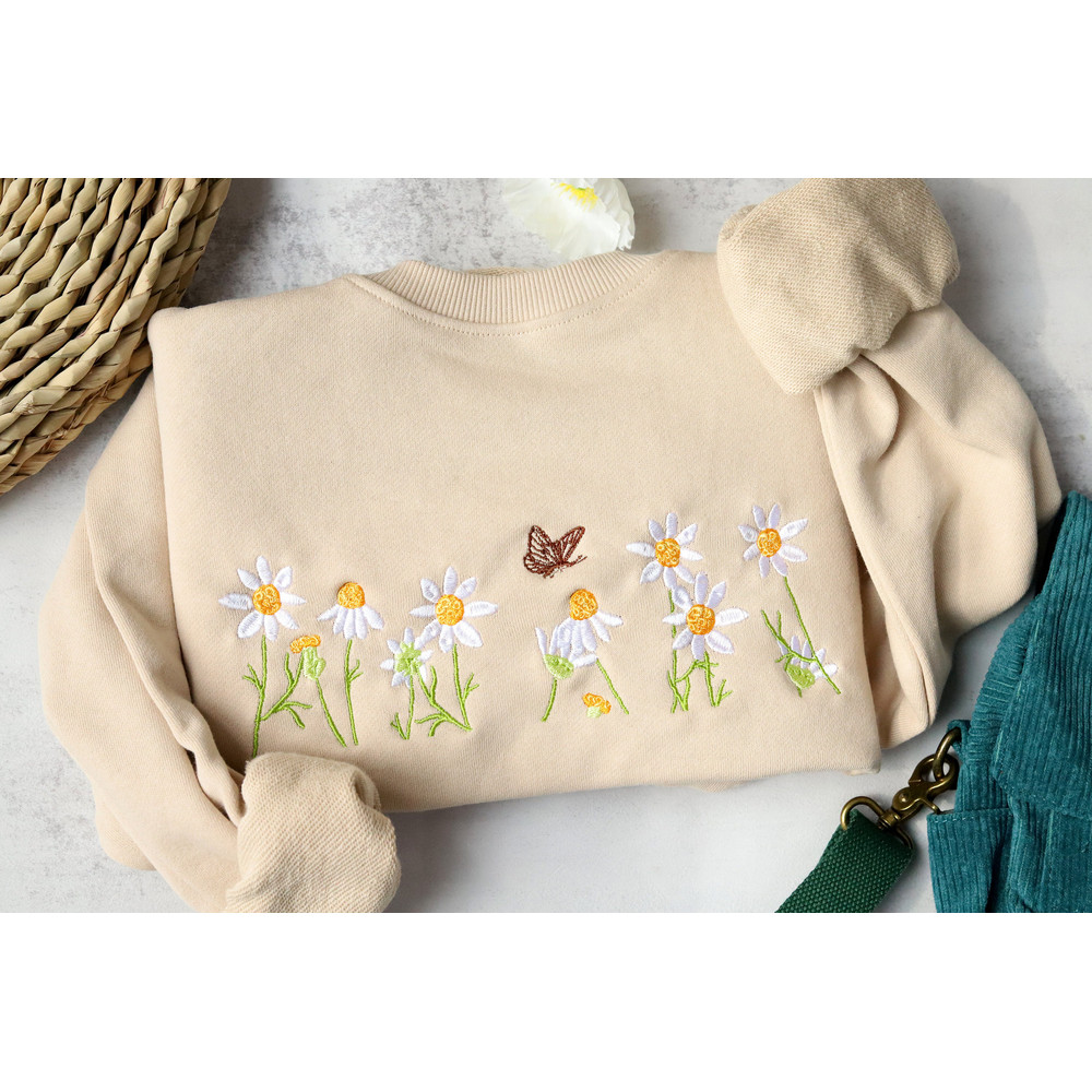 Daisies and butterfly embroidery sweatshirt,crewneck sweatshirt embroidered,Sweatshirts for Women-Gifts for her,MAMA.jpg