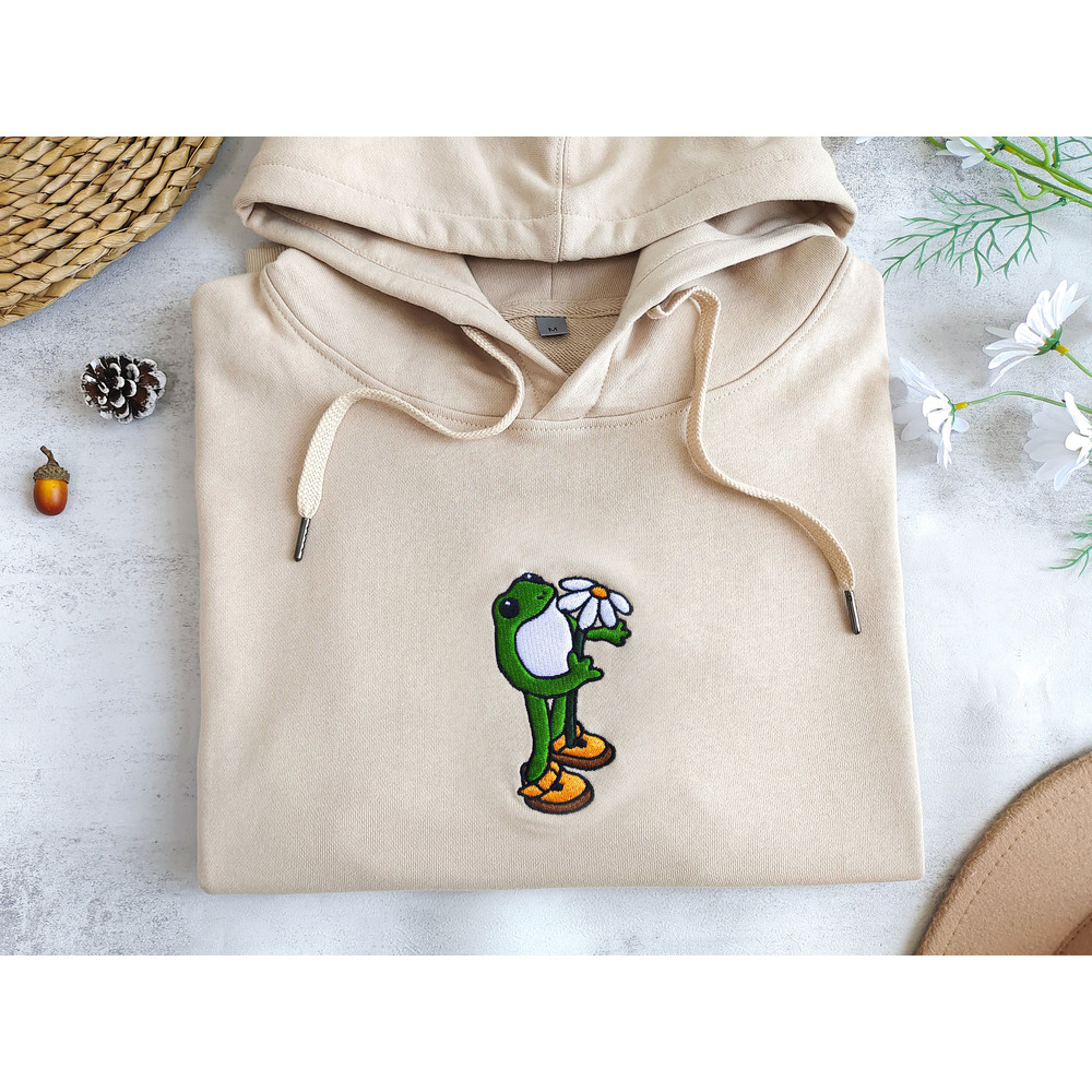 Embroidered Frog Hoodie,Cute daisy Sweatshirt, Frog with Flower Sweatshirt,Christmas Sweatshirt,Gift for Nature Lovers,Gift for Frog Lover.jpg