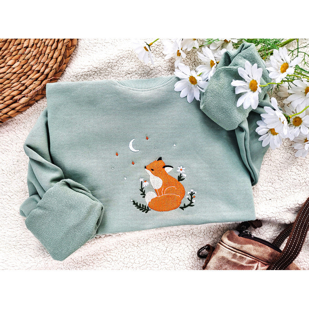 Fox Daisy Embroidered Sweatshirt,Embroidered Sweatshirt Vintage,Embroidered Crewneck ,Nature Lover Gift.jpg