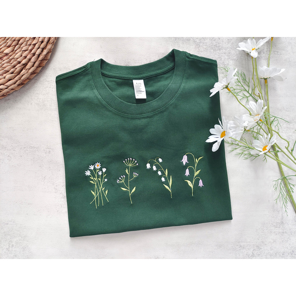 Lovely Wildflowers Embroidered Tshirt,Dark Green Daisy Shirt,Floral Embroidery tshirts,Gifts for herhe,Gifts for Mum.jpg