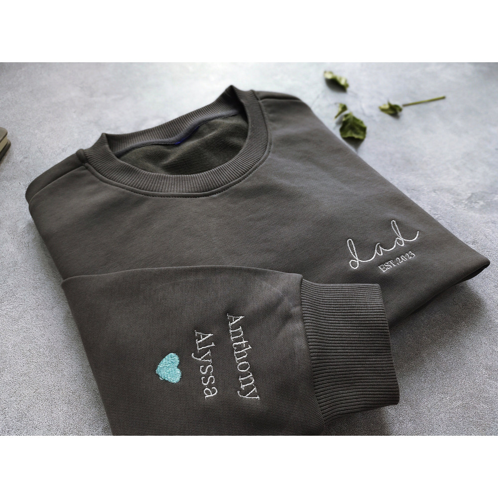 Personalized Dad Embroidered Sweatshirt With Kids Names,Custom Daddy Est Hoodie,gifts for dad,Father's Day Gift,Dad Gifts From Daughter.jpg