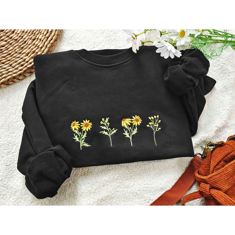 Round vintage neck sunflower women's trend embroidered sweatshirt,Black sweatshirt Anniversary gift.jpg