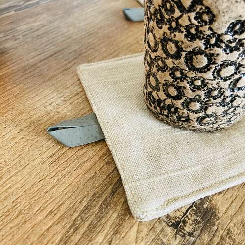 Set of 4 linen coasters with leather loop