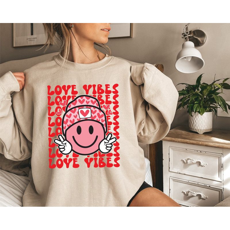 Valentines Day Crewneck, Love Vibes Tshirt, Valentines Shirts For Mom, T Shirt Women, Teacher Valentine Tee, Smiley valentine, ValentinesTee.jpg