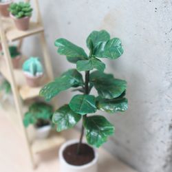 Miniatue Ficus lyrata made from clay