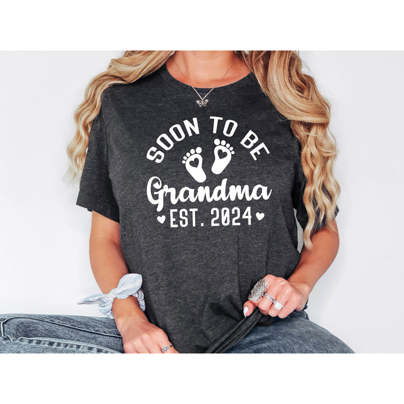 Grandma Est 2024 Shirt, Baby Announcement Sweatshirt, Gift For Grandma, New Grandmother Gift, Gigi Est 2024, New Grandma Shirt.jpg