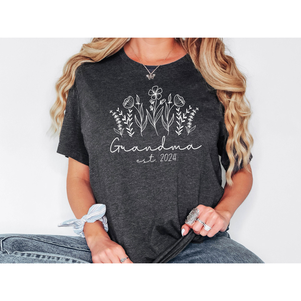 Grandma Est 2024 Shirt, New Grandma Shirt, Pregnancy Announcement Sweatshirt, New Grandmother Gift, Grandma To Be Shirt, Promoted To Grandma.jpg