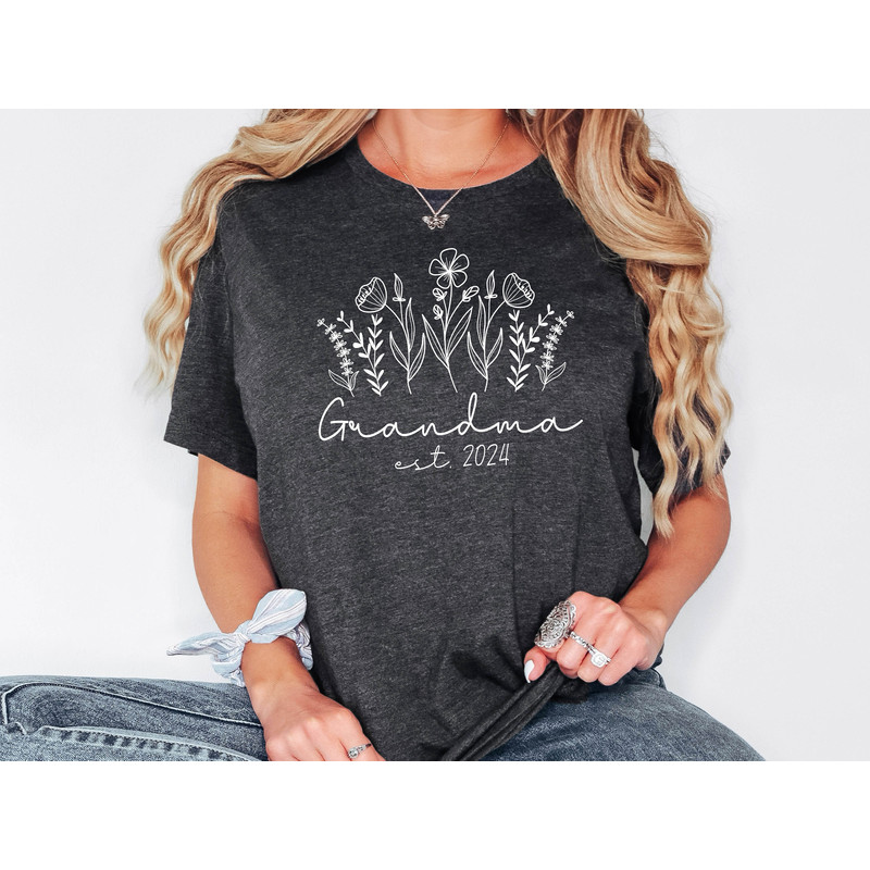 Grandma Est 2024 Shirt, New Grandma Shirt, Pregnancy Announcement Sweatshirt, New Grandmother Gift, Grandma To Be Shirt, Promoted To Grandma.jpg