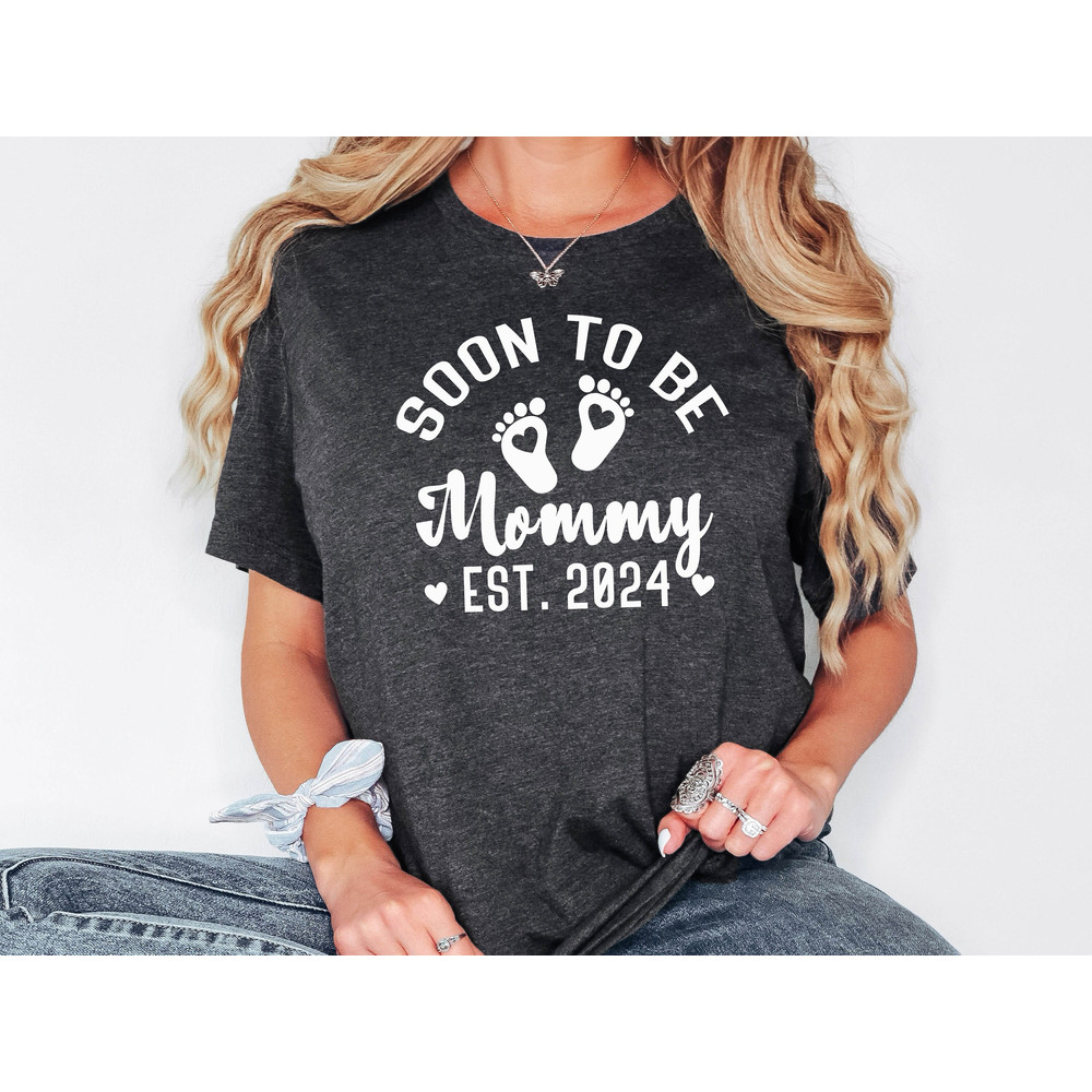 Mommy Est 2024 Shirt, Soon To Be Mommy, New Mom Shirt, Pregnancy Reveal Sweatshirt, Gift For New Mom, First Time Mom, Future Mother Tee.jpg