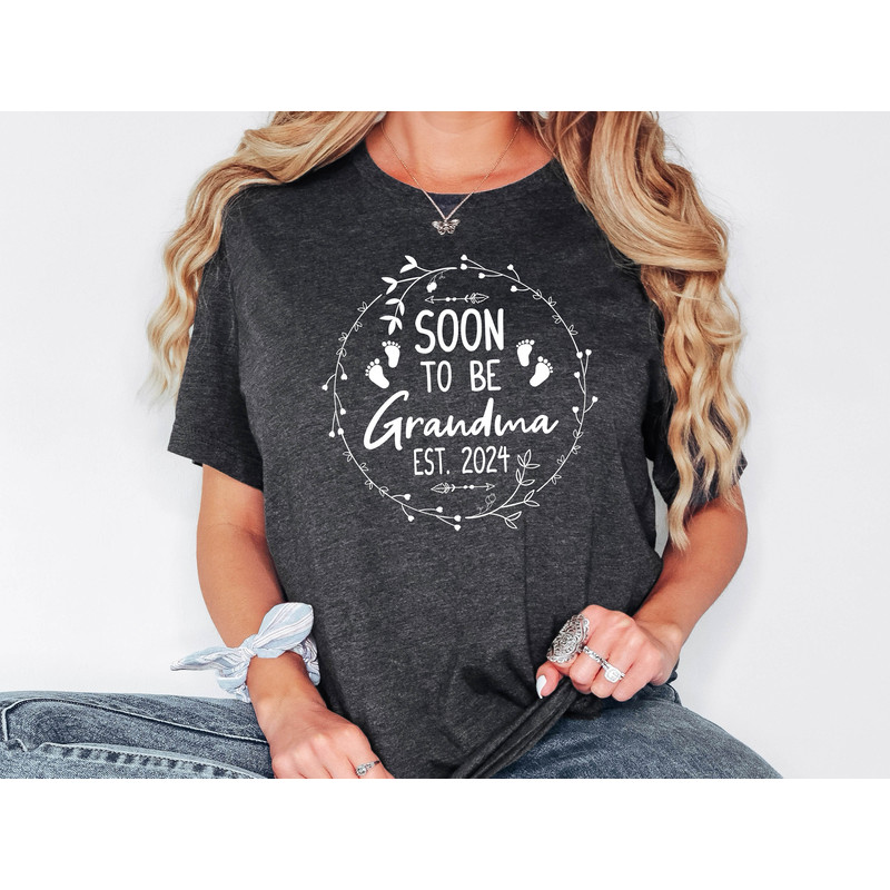 Soon To Be Grandma Shirt, Grandma Baby Reveal Tee, First Time Grandma, Grandma Est 2024, Gift For New Grandma, Future Grandmother Sweatshirt.jpg