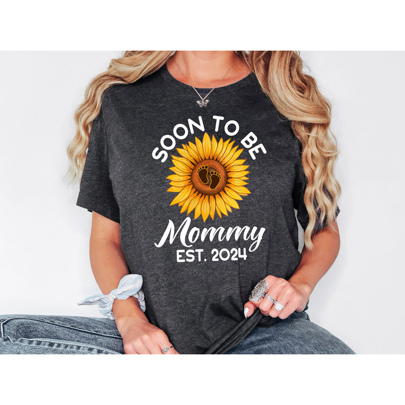 Soon To Be Mom Shirt, Mommy Est 2024 T-Shirt, Pregnancy Announcement, New Mom Shirt, Future Mommy Tee, Gift For New Mom, Mommy Sweatshirt.jpg
