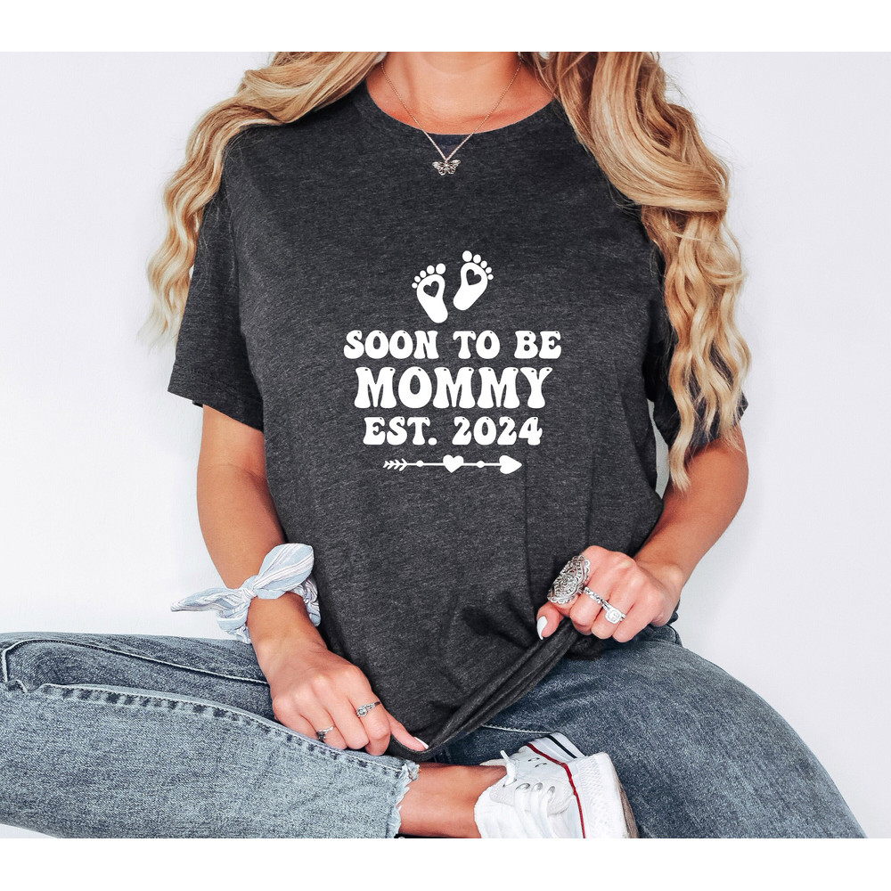 Soon To Be Mommy Shirt, Mommy Est 2024, Pregnancy Reveal Mom Sweatshirt, Gift For New Mom, Promoted To Mommy Tee, Expecting Mother T-Shirt.jpg