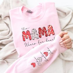 this mama wears her heart on her sleeve sweatshirt, custom mama, grandma sweatshirt with grandkids n