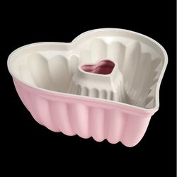 Paris Hilton Premium Nonstick Heart Shaped Fluted Pan, Dishwasher Safe, 9.5 inch, Pink