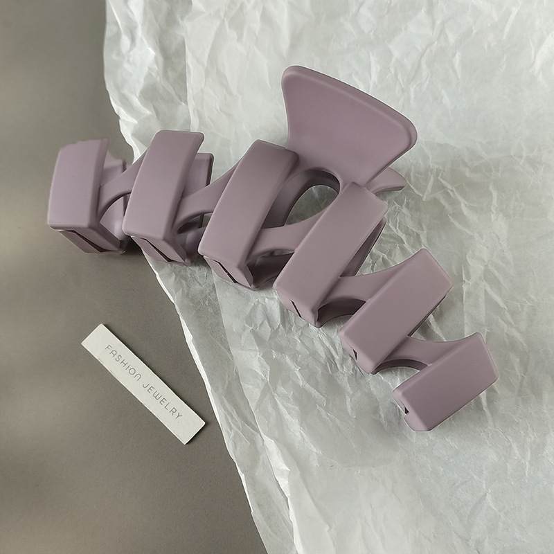 Vintage Geometric Frosted Plastic Hair Claw For Women Elegant Long Thick Hair Claw Clip Accessory 3