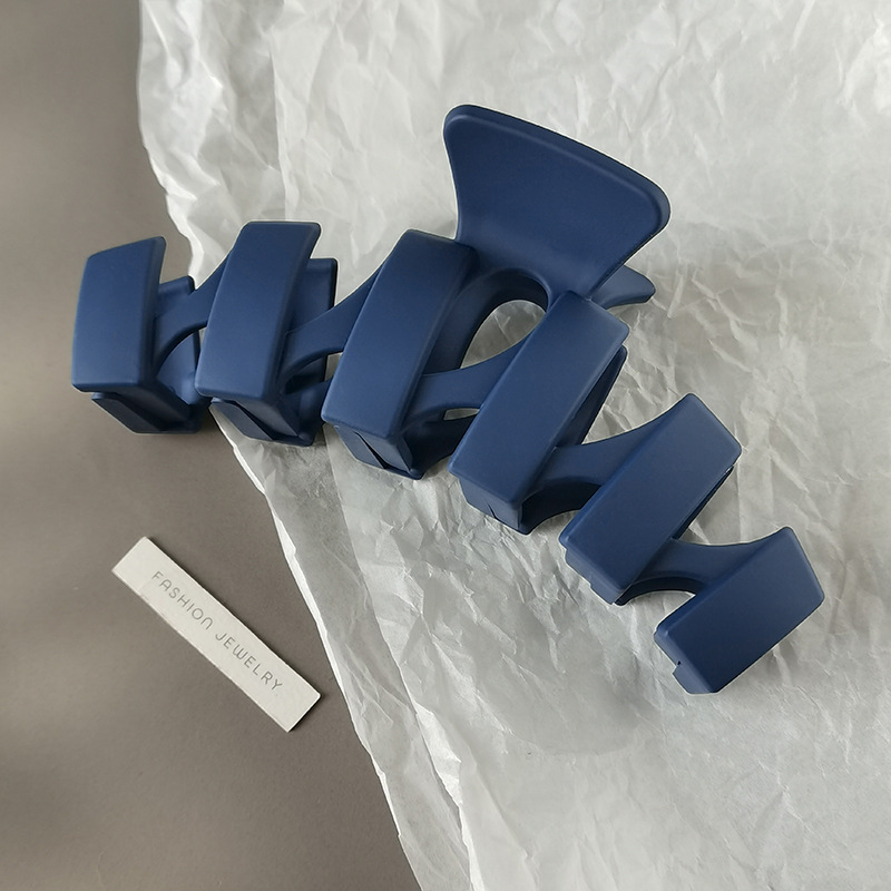 Vintage Geometric Frosted Plastic Hair Claw For Women Elegant Long Thick Hair Claw Clip Accessory 4