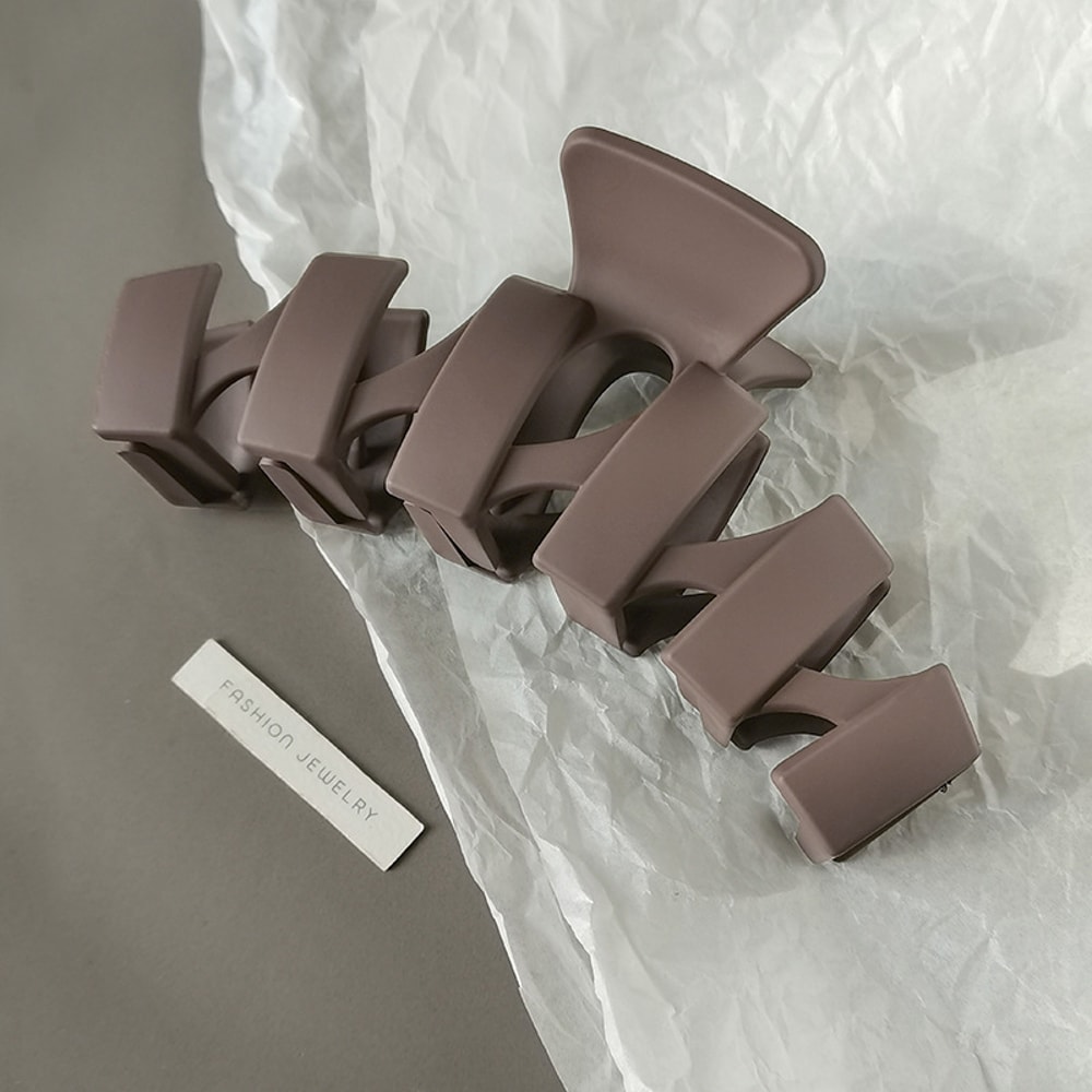 Vintage Geometric Frosted Plastic Hair Claw For Women Elegant Long Thick Hair Claw Clip Accessory 5