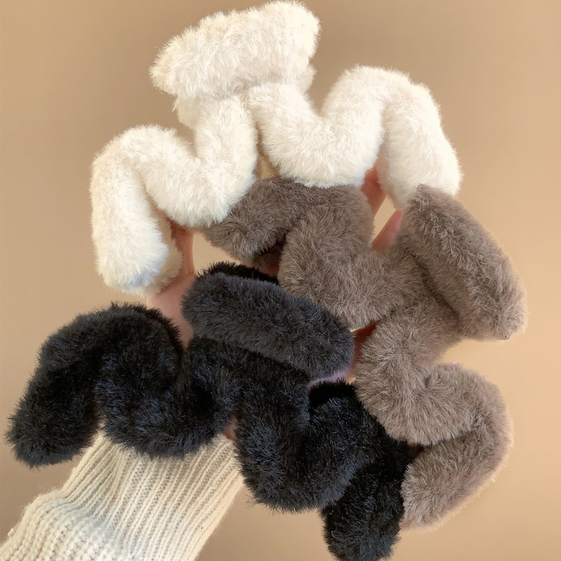 Elegant Faux Fur Hair Claw For Women Plush Acrylic Hair Clip Barrette WinterReady Hair Accessories 1