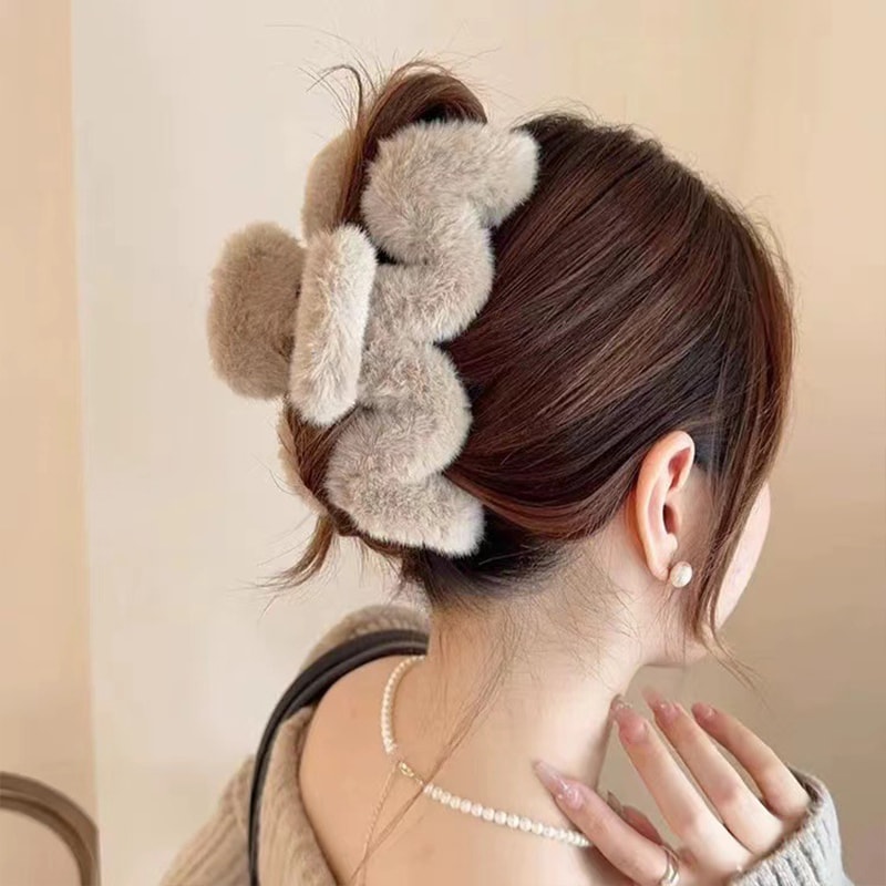 Elegant Faux Fur Hair Claw For Women Plush Acrylic Hair Clip Barrette WinterReady Hair Accessories 2