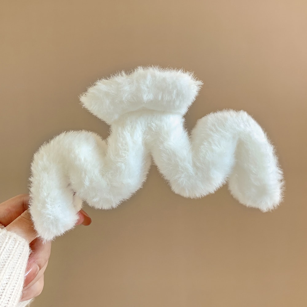 Elegant Faux Fur Hair Claw For Women Plush Acrylic Hair Clip Barrette WinterReady Hair Accessories 5