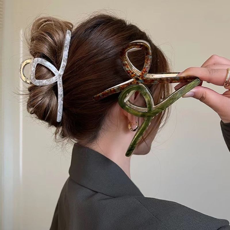 Large Metal Shark Hair Clip Fashionable Voluminous Hair Accessory For Women 0