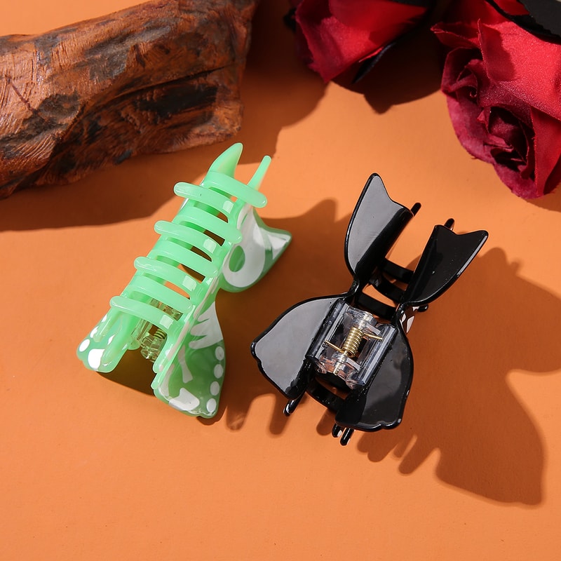 Luminous Skull Cat Hair Claw Durable Acrylic Shark Clip For Women Punk Style Perfect For Halloween 4