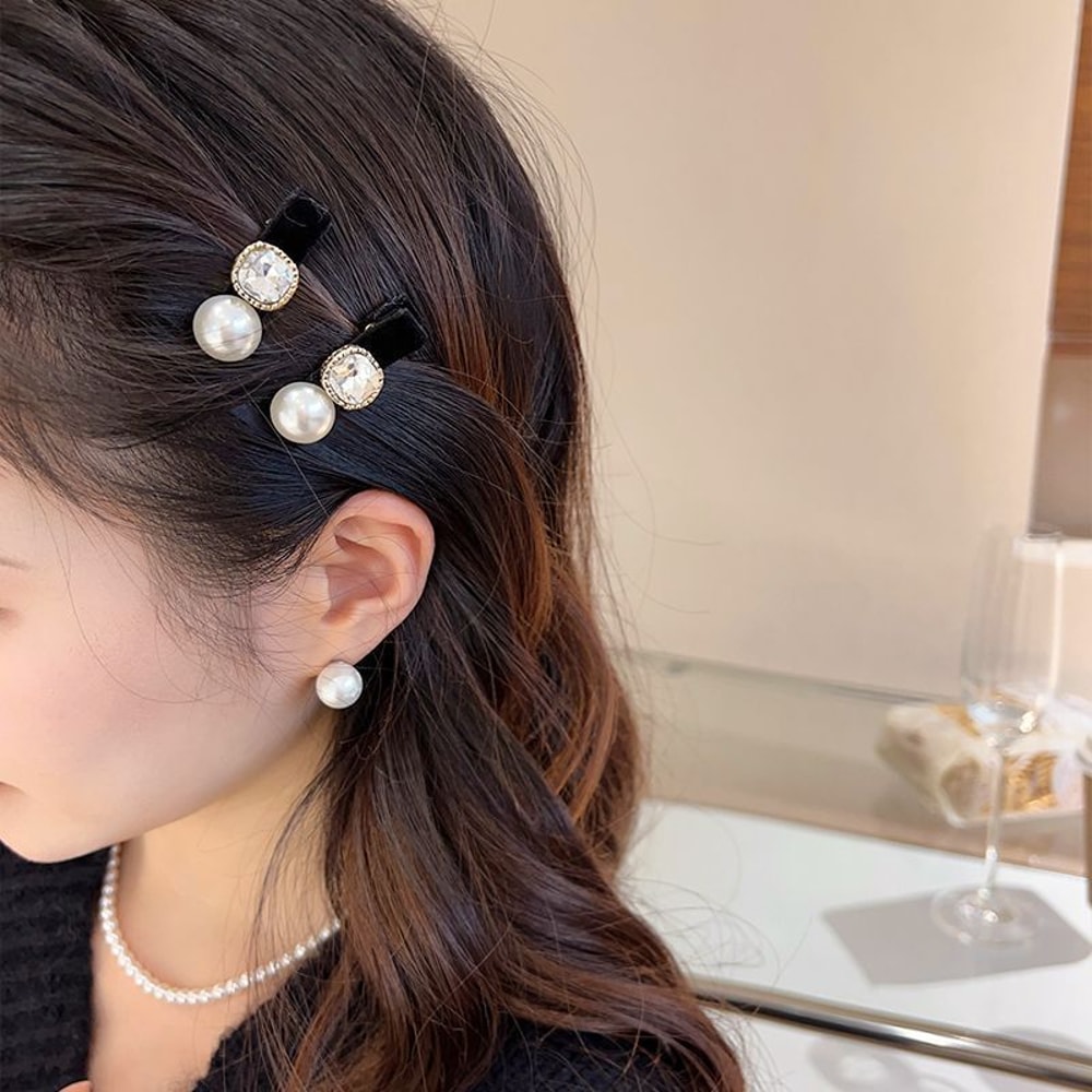 Exquisite Pearl Velvet Side Clip Hairpiece For Women Retro Black Bangs Clip HighEnd Fragrance Hair 4