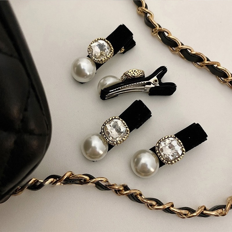 Exquisite Pearl Velvet Side Clip Hairpiece For Women Retro Black Bangs Clip HighEnd Fragrance Hair 5
