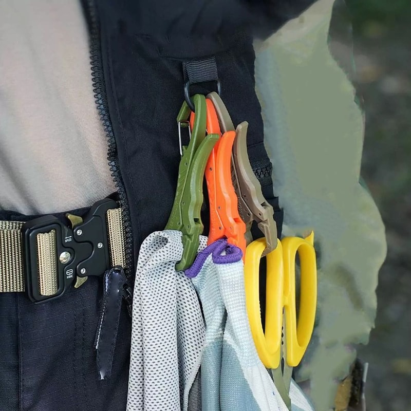 Portable Mini Fishhook Clip Carabiner Lightweight Durable Glove Holder For Outdoor Use 2