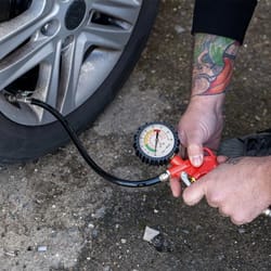 tire inflator gun with pressure gauge & air chuck