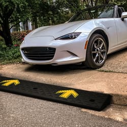 vehicle maintenance ramp for car service and oil changing