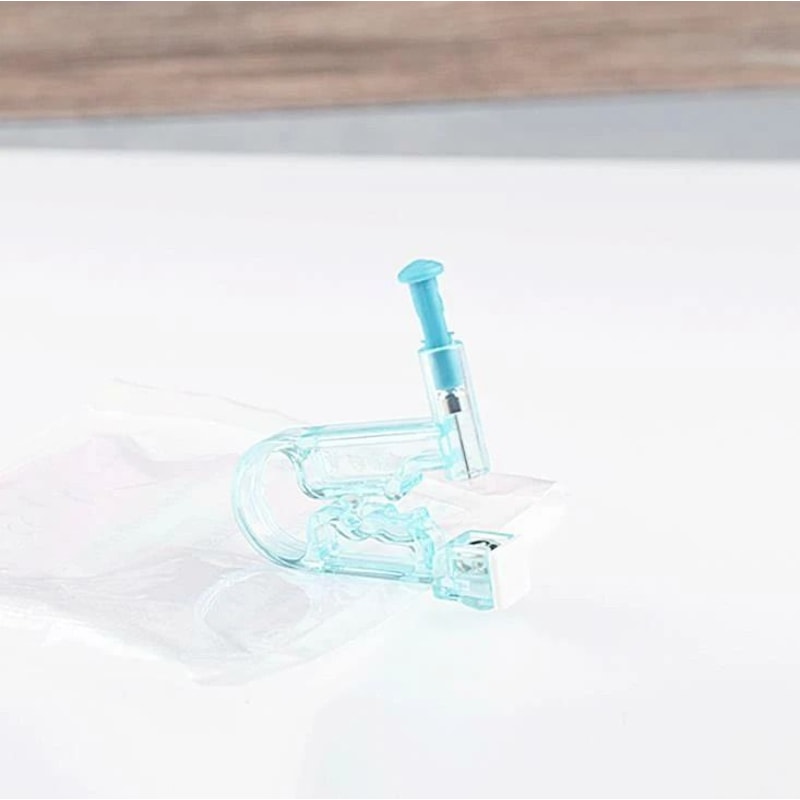 Sterile Disposable Ear Piercing Kit With Safety Piercing Gun And Stud Earrings 1