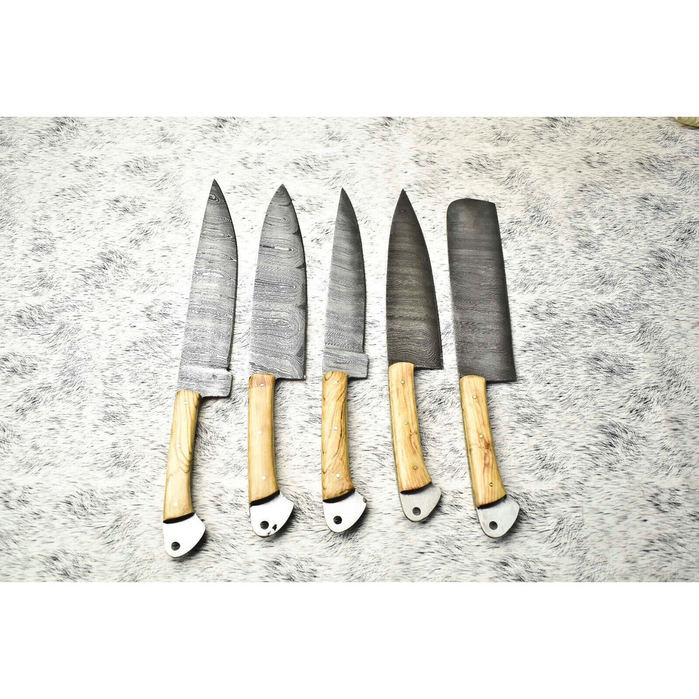Traditional Damascus Kitchen Knife Set 5 Full Tang Handmade Chef Knives 1
