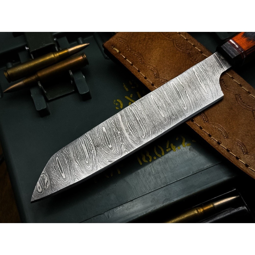 Exquisite Damascus Steel Kitchen Knife With Polished Wood Handle Leather Cover 3