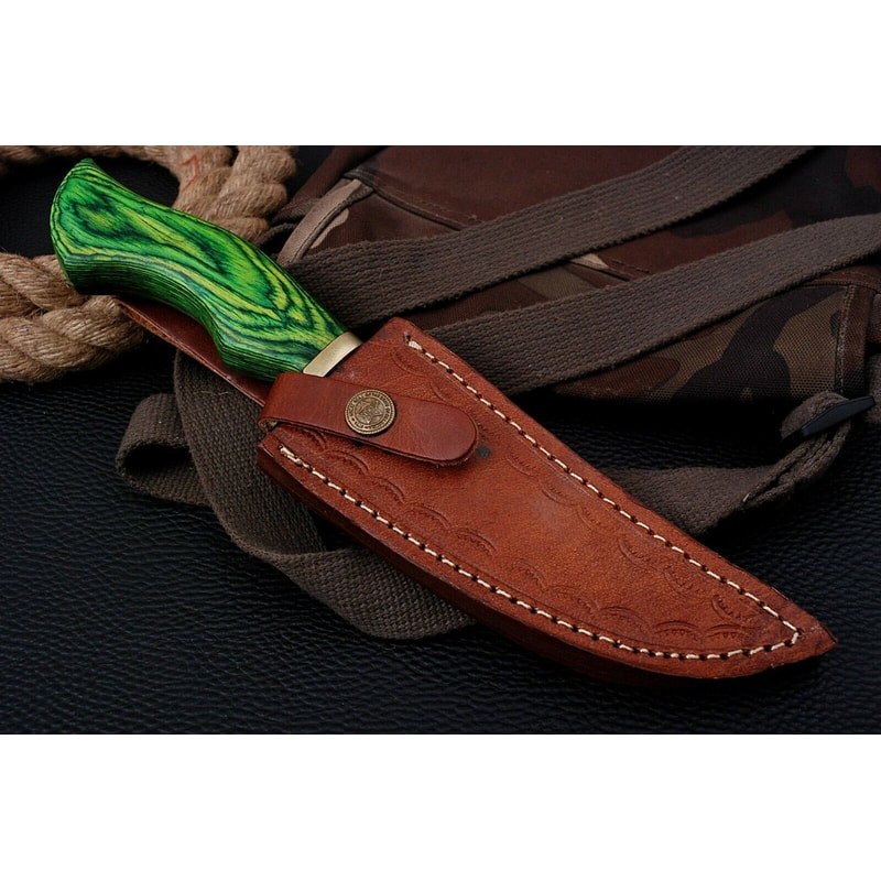 Custom Forged Damascus Blade Knife Durable Wooden Handle 3